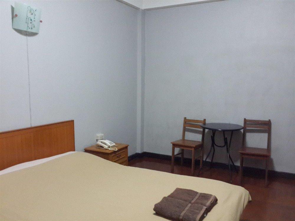White Orchid Inn I Bangkok Buitenkant foto