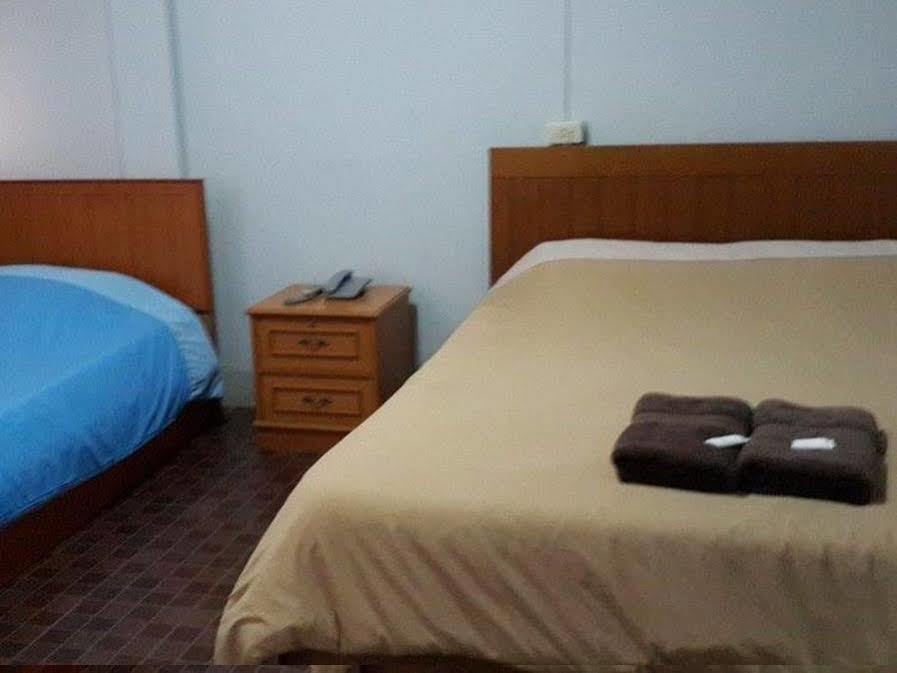 White Orchid Inn I Bangkok Buitenkant foto