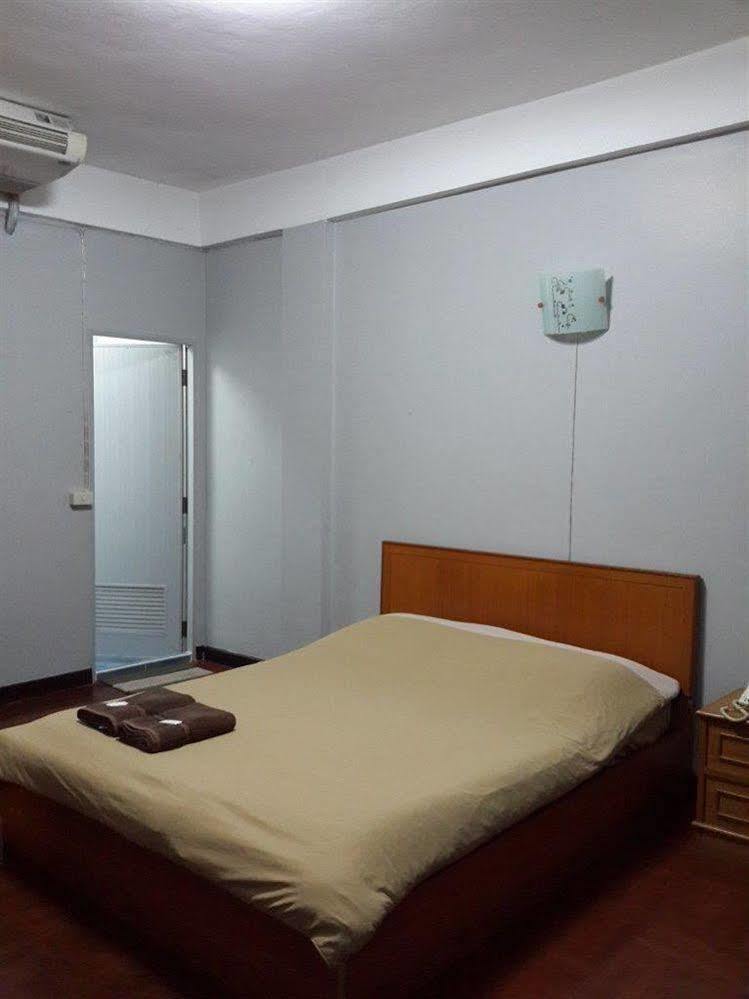 White Orchid Inn I Bangkok Buitenkant foto